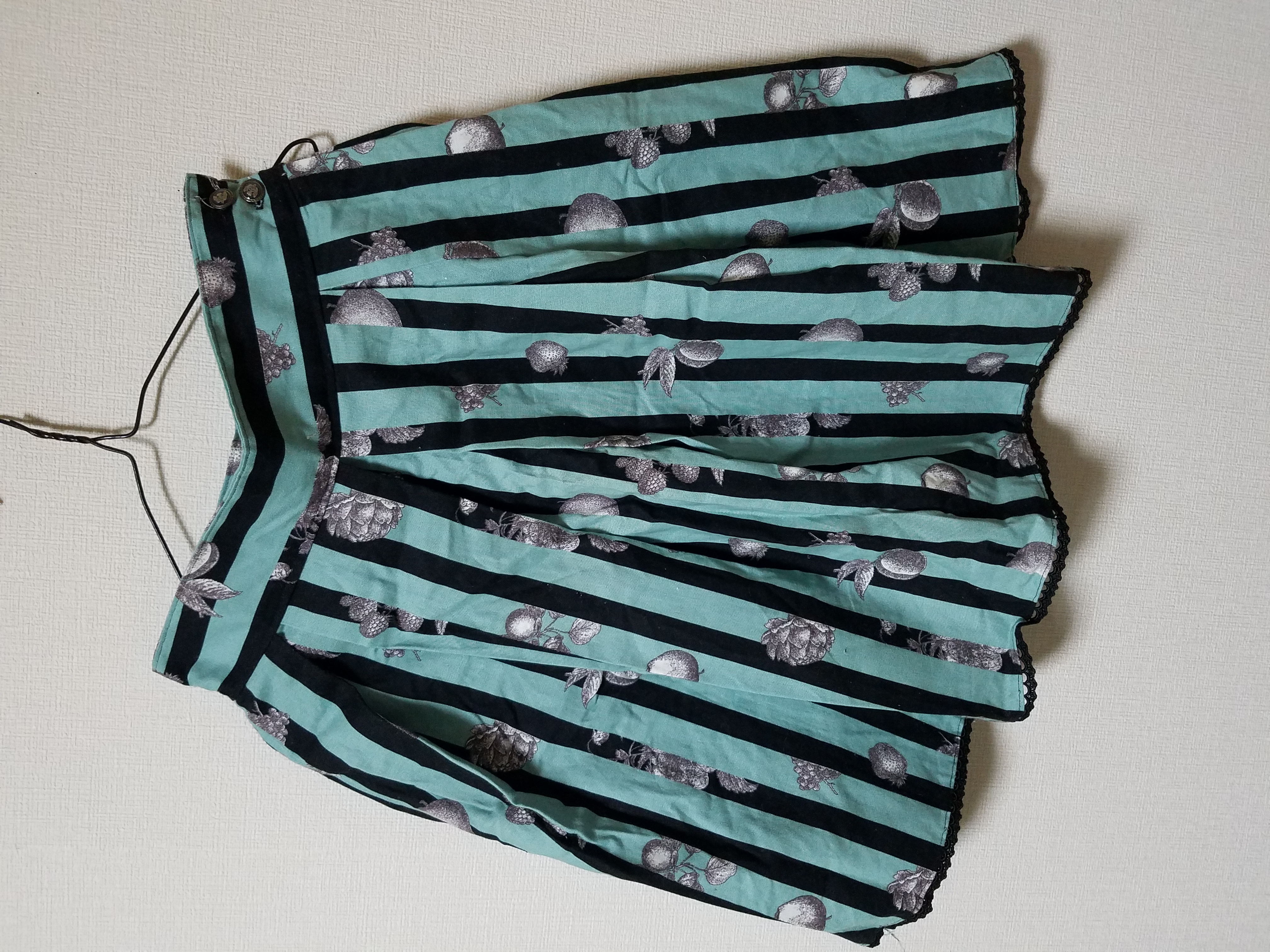 太ストライプ フルーツ柄スカート