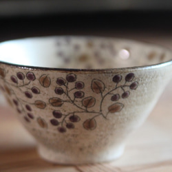 ごはん茶碗　紫の実 3枚目の画像