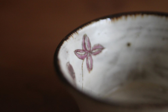 ちいさい小鉢　紫の花 5枚目の画像