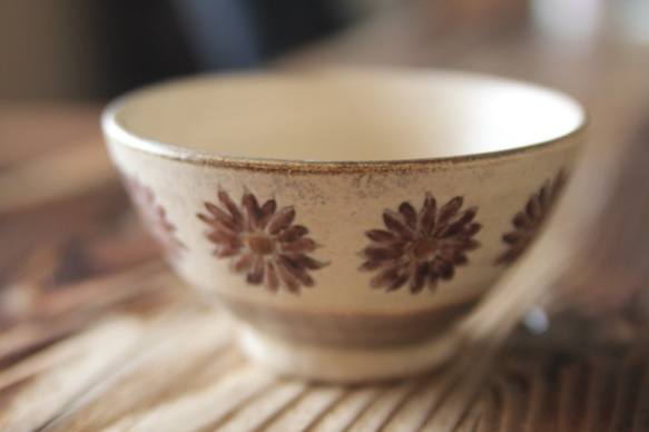 ごはん茶碗　チョコレートコスモス 3枚目の画像