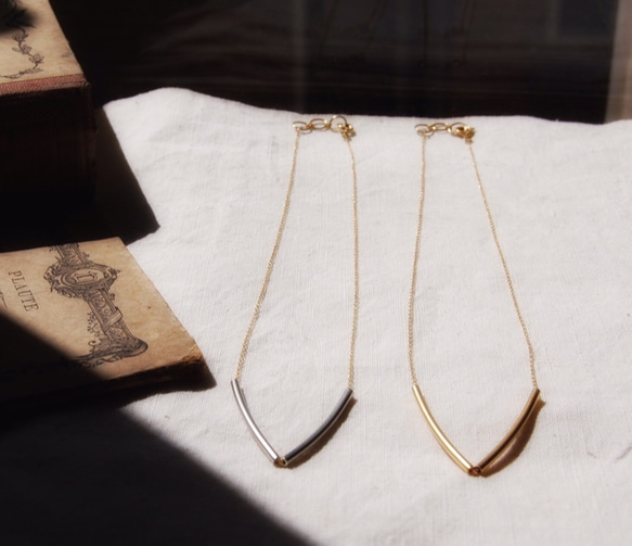 【made in France】Double tube~V〜necklace・シルバーxゴールド・チューブネックレス 5枚目の画像