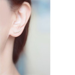 Curved gold and silver beads ear climber 2枚目の画像