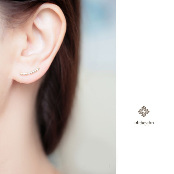 Curved gold and silver beads ear climber 3枚目の画像