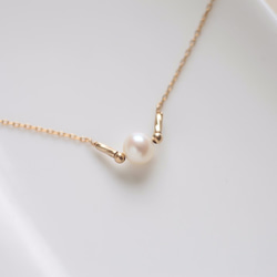 14kgf  淡水パール　Vネックレス 『 White fresh water pearl-  V necklace 』 2枚目の画像