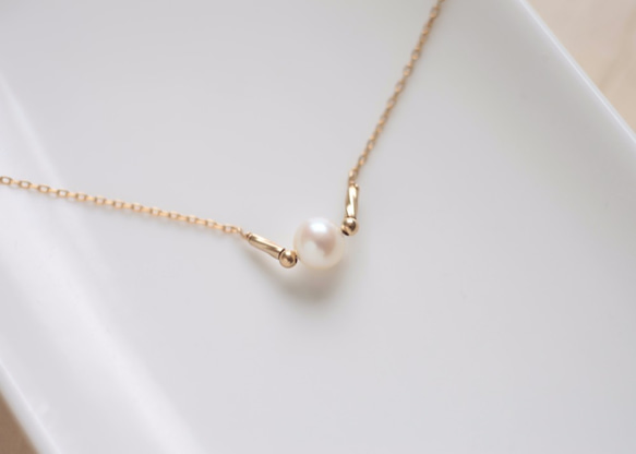 14kgf  淡水パール　Vネックレス 『 White fresh water pearl-  V necklace 』 2枚目の画像