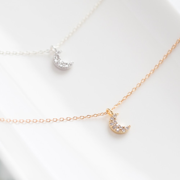 14KGF「小さな月の CZ ゴールド ネックレス 」 Crescent Moon Necklace 5枚目の画像