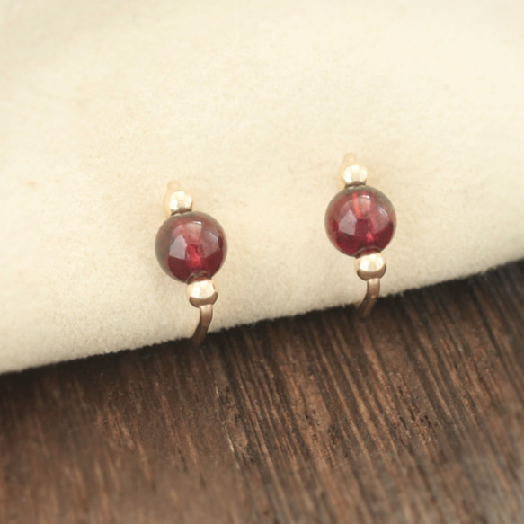 ガーネット Earrings 「天然石の小さな 1粒イヤリング- dainty -」 14KGF 5枚目の画像