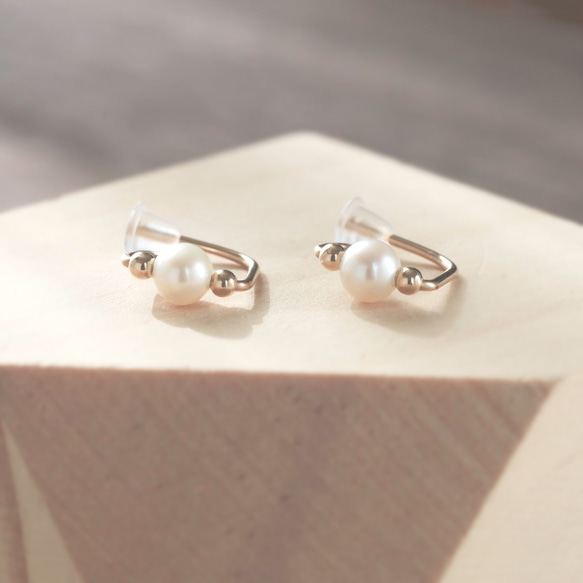 14kgf 小さな淡水パール 1粒イヤリング『Freshwater pearl Earrings- dainty  』 4枚目の画像