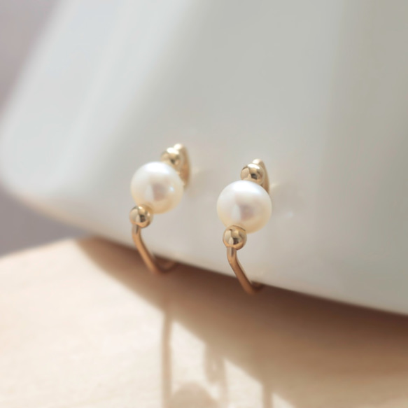 14kgf 小さな淡水パール 1粒イヤリング『Freshwater pearl Earrings- dainty  』 1枚目の画像