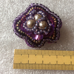 値下げ 星型の紫刺繍ブローチ　本革使用 3枚目の画像