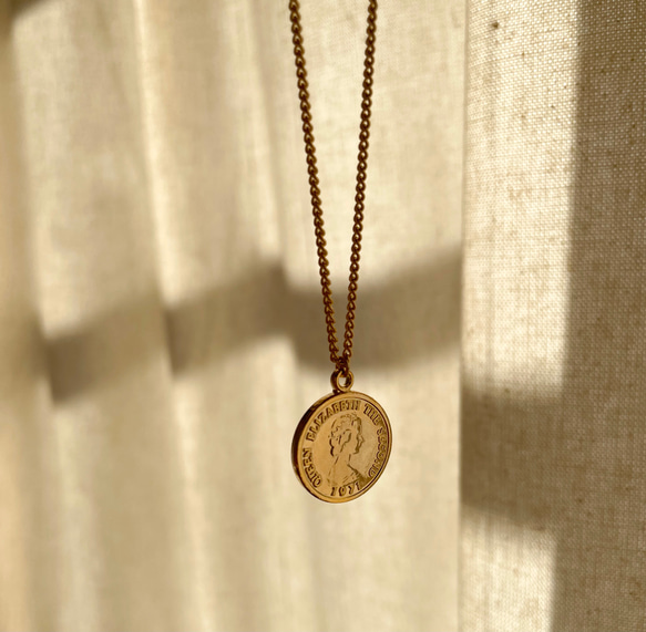 coin necklace / queen 1枚目の画像