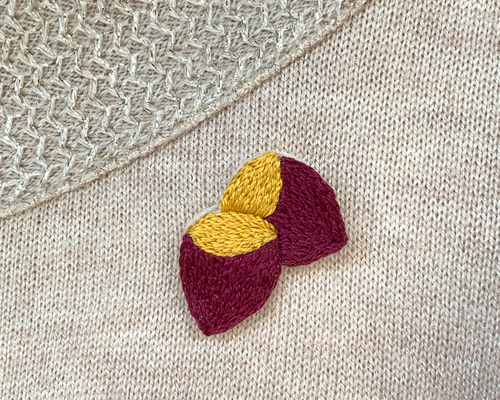 さつまいもの手刺繍ブローチ【受注販売】 ブローチ mayuko 通販