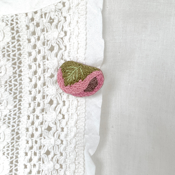 刺繍のブローチ 再販〉ビーズ刺繍 小鳥ブローチ イエロー ブローチ Lelia 通販