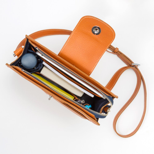 ショルダーバッグ 本革 A4/B5サイズ タブレットが入る ビジネスバッグ