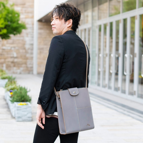 ショルダーバッグ 本革 A4/B5サイズ タブレットが入る ビジネスバッグ