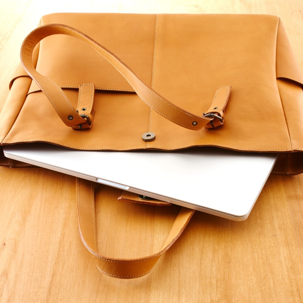 トートバッグ 本革 A4サイズ 通勤 ビジネスバッグ レディース ノートPCが入るインナーバッグ付き【キャメル】