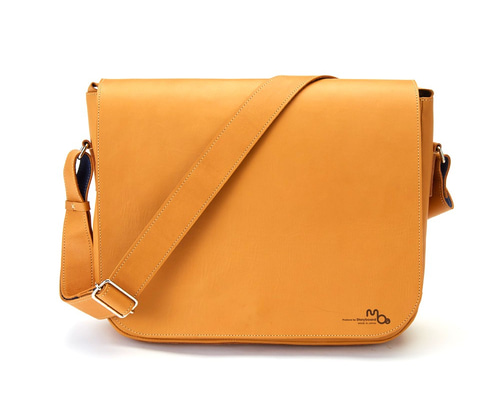 メッセンジャーバッグ 本革 A4/B5サイズ 通勤 PCが入るカジュアルな