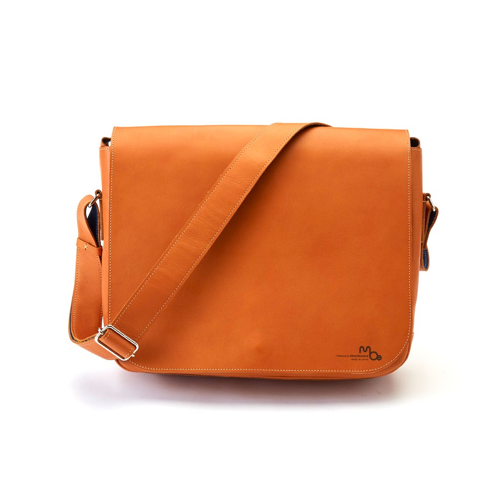 メッセンジャーバッグ 本革 A4/B5サイズ 通勤 PCが入るカジュアルなショルダーバッグ【レンガ】