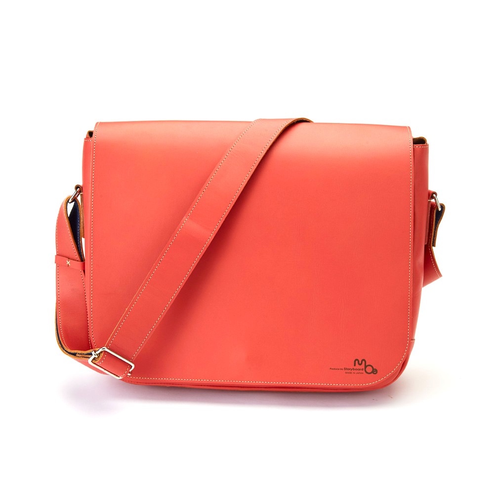 メッセンジャーバッグ 本革 A4/B5サイズ 通勤 PCが入る