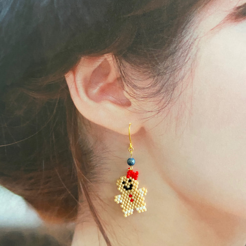 デリカビーズのクリスマスクッキーピアス ピアス（フック・チェーン