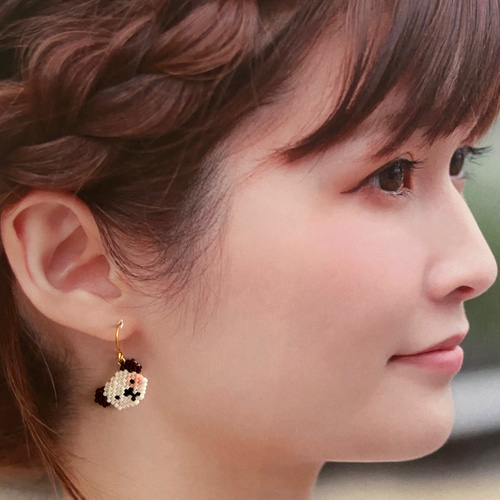 専用★ビーズ刺繍ピアス　ハンドメイドピアス　動物モチーフ　アニマルピアス レッサーパンダ ビーズ刺繍 ハンドメイドピアス 動物モチーフ アニマル