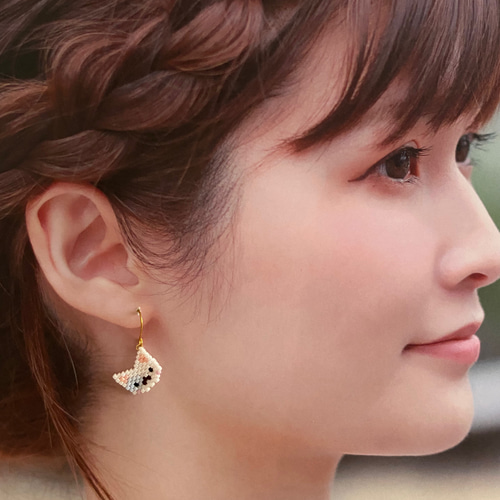 デリカビーズの動物ピアス＊猫 ピアス（フック・チェーン） Queue de