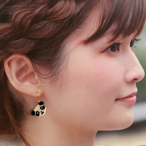 デリカビーズの動物ピアス＊パンダ ピアス（フック・チェーン） Queue