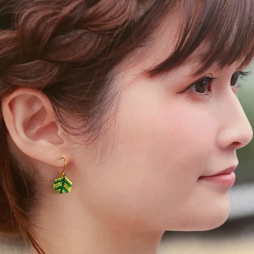 デリカビーズの動物ピアス＊パンダ ピアス（フック・チェーン） Queue