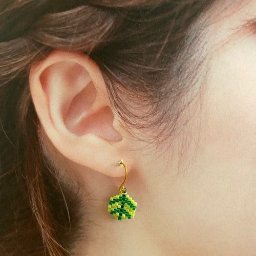 デリカビーズの動物ピアス＊パンダ ピアス（フック・チェーン） Queue