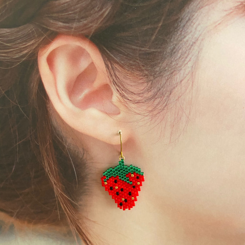 デリカビーズの果物ピアス＊いちご ピアス（フック・チェーン） Queue