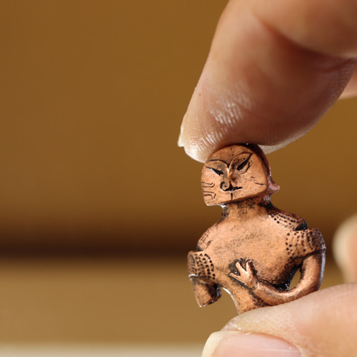 ネコのような黒駒土偶 ペンダントミニオブジェ (659-321) ネックレス