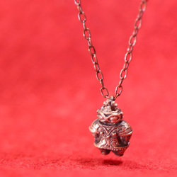 米粒のような　「遮光器土偶」のネックレス　(659-339/純銅製) 2枚目の画像