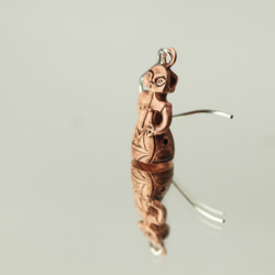 縄文 豆土偶　「子宝の女神ラヴィ」の片耳ピアス　(659-346/純銅製) 4枚目の画像