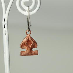繩文豆泥人“石之壺小姐”（659-345/純銅製）的一隻耳朵無環耳環 第2張的照片