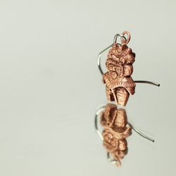 縄文 豆土偶　「みみずく土偶」の片耳ピアス　(659-344/純銅製) 4枚目の画像