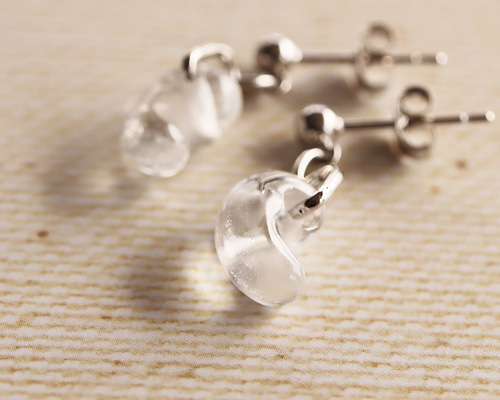 天然水晶の勾玉ピアス (659-367) ピアス（その他） Do_goods 通販