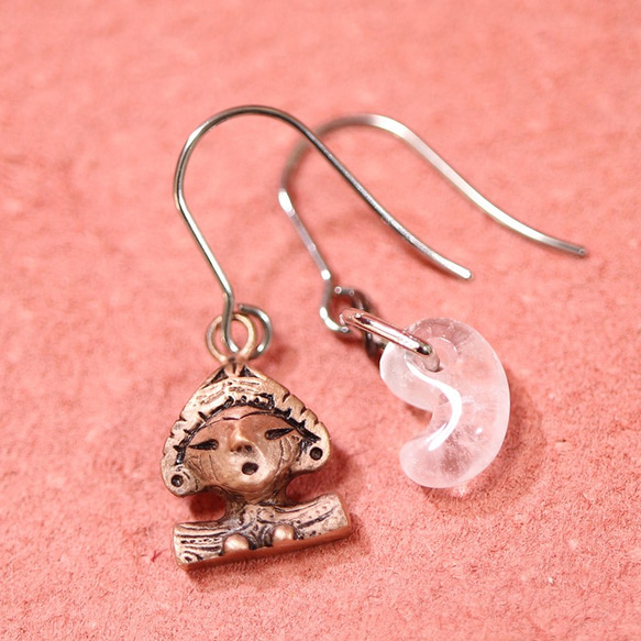 繩紋豆泥人“石之壺小姐和水晶玉”耳環（659-460/純銅製） 第1張的照片