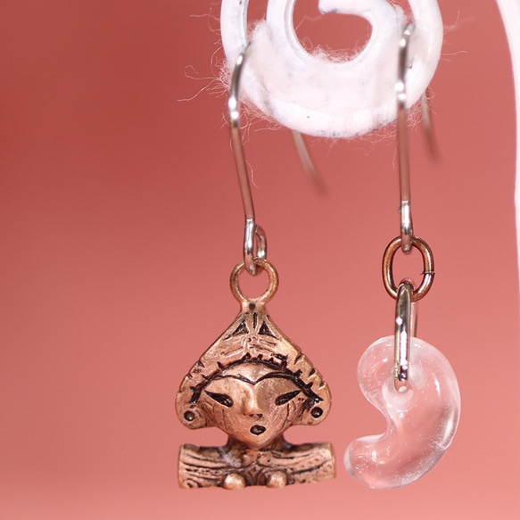 繩紋豆泥人“石之壺小姐和水晶玉”耳環（659-460/純銅製） 第4張的照片