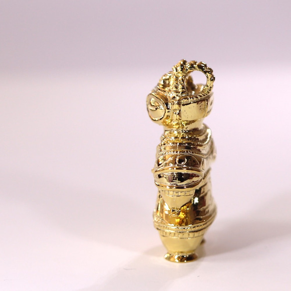SV925　ゴールドのミニ遮光器土偶　ペンダント (659-469) 3枚目の画像
