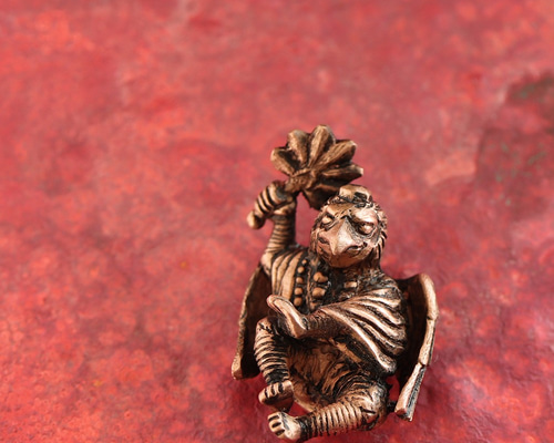 木彫 根付 「孵化する烏天狗」在銘 木彫 根付 「孵化する烏天狗」在銘