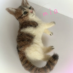 受注商品♪mia♪ sサイズ  キジ白猫　猫　ハンドメイド 羊毛フェルト 1枚目の画像