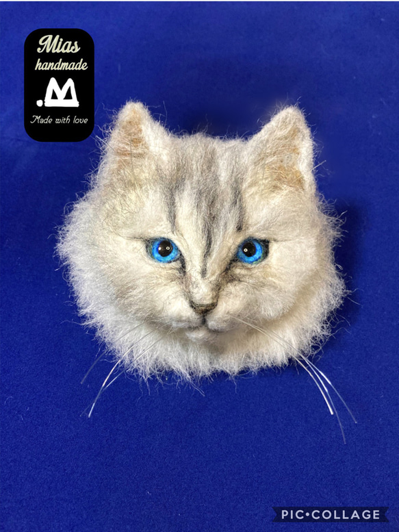 受注商品 mia チンチラシルバー 猫 ブローチ Mサイズ  羊毛フェルト ハンドメイド 1枚目の画像