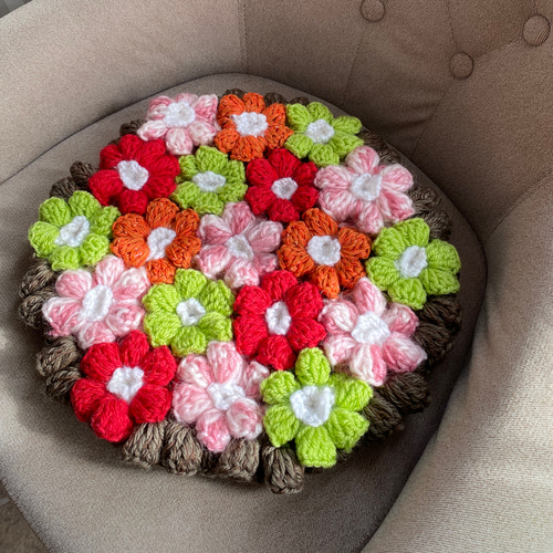 毛糸の円座ざぶとん◇ふんわり座布団お花モチーフ、ピンクミックス