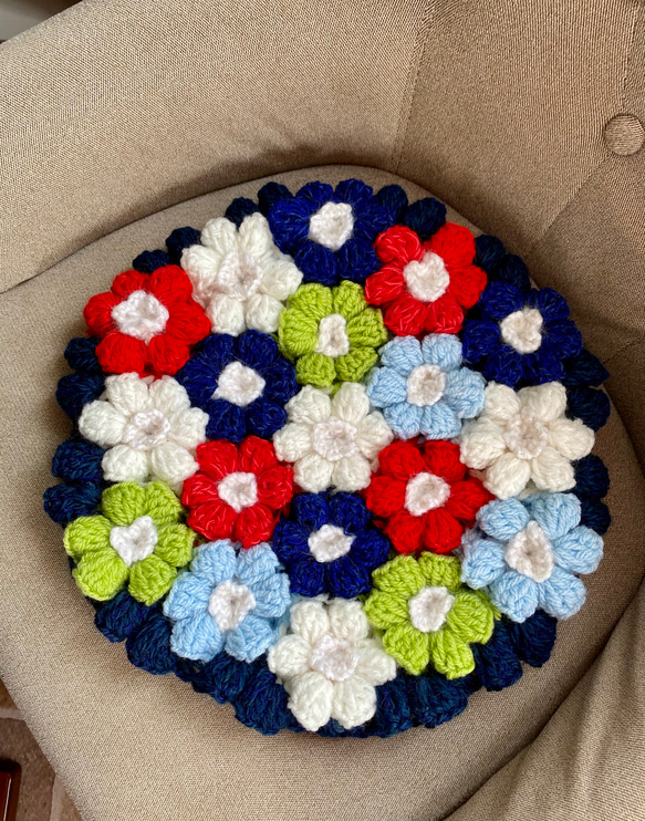 毛糸の円座ざぶとん◇ふんわりお花花束ブーケみたいな◇モチーフ座布団