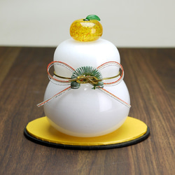 つぶつぶみかんのモチモチ鏡餅 組紐付き 鏡餅 ガラス工房 グラスタイム