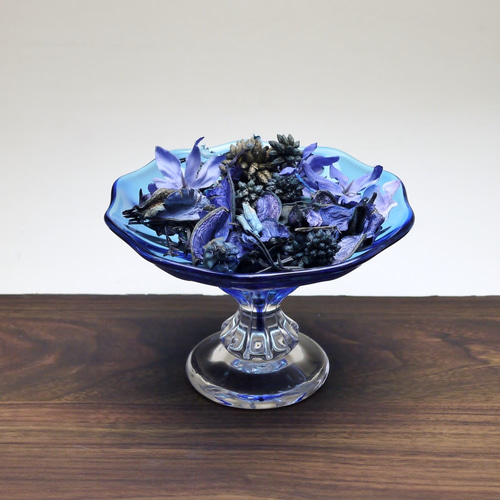 ヴィンテージ 青色高台器 ガラス球体 装飾金属ワイヤー付き