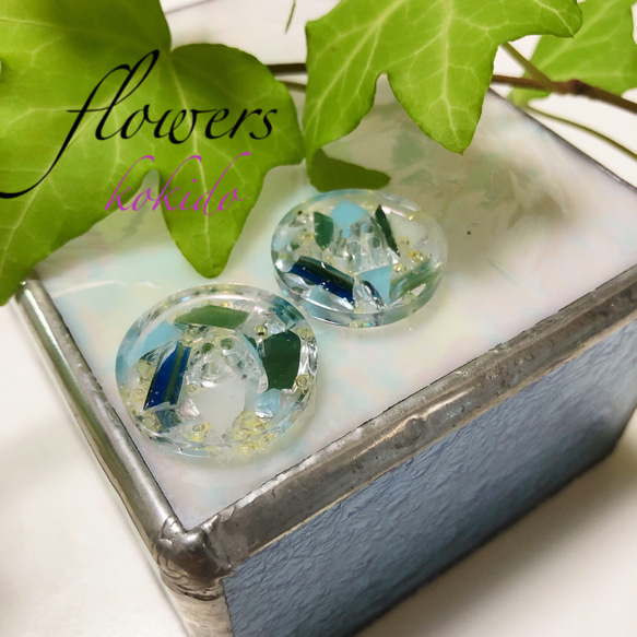 ステンドガラスの美しい彩り飾りボタン  （25ミリ）flowers② 加工オプション有り 1枚目の画像