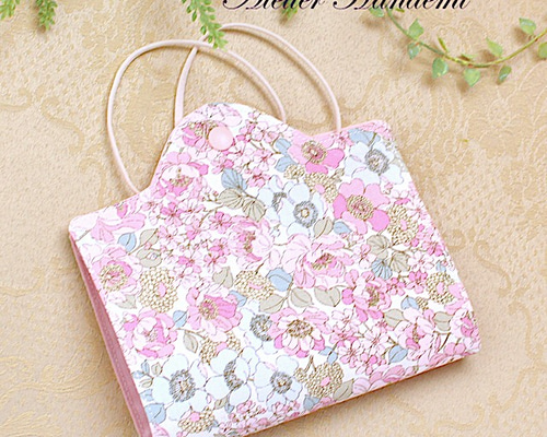 ＊なな☆いろ様＊ハンドメイド＊仮置きマスクケース 立体マスクも入る！ ☆ 仮置きマスクケース【小花柄