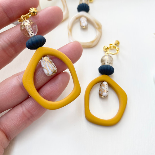 マット変形フープピアス／イヤリング 全3色 ピアス（スタッド・一粒 