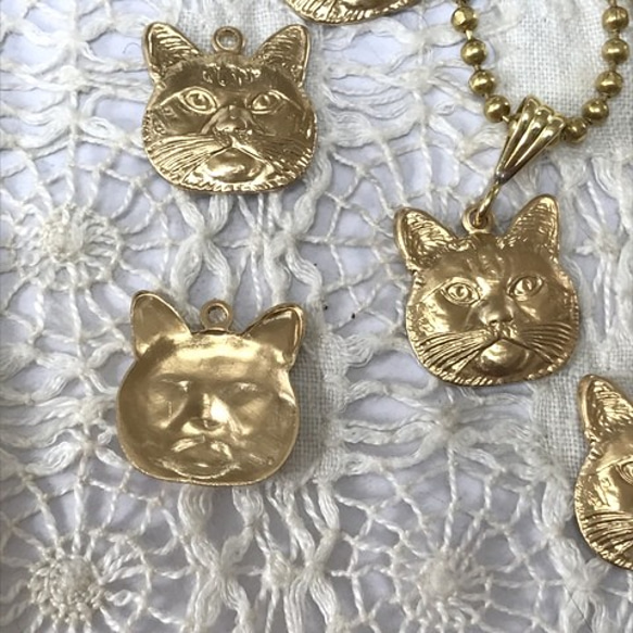 4個　アメリカ製　真鍮無垢　グランピー猫　大14㎜ 4枚目の画像